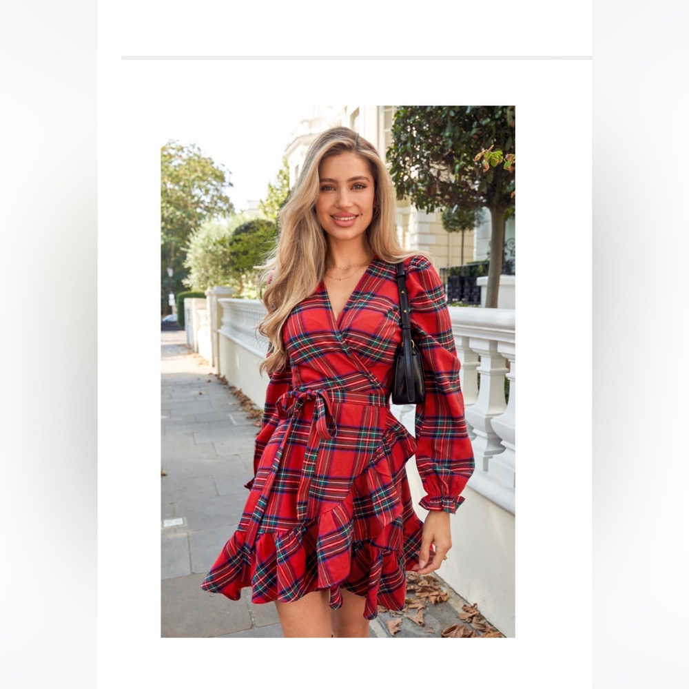 🌲super cute holiday wrap dress